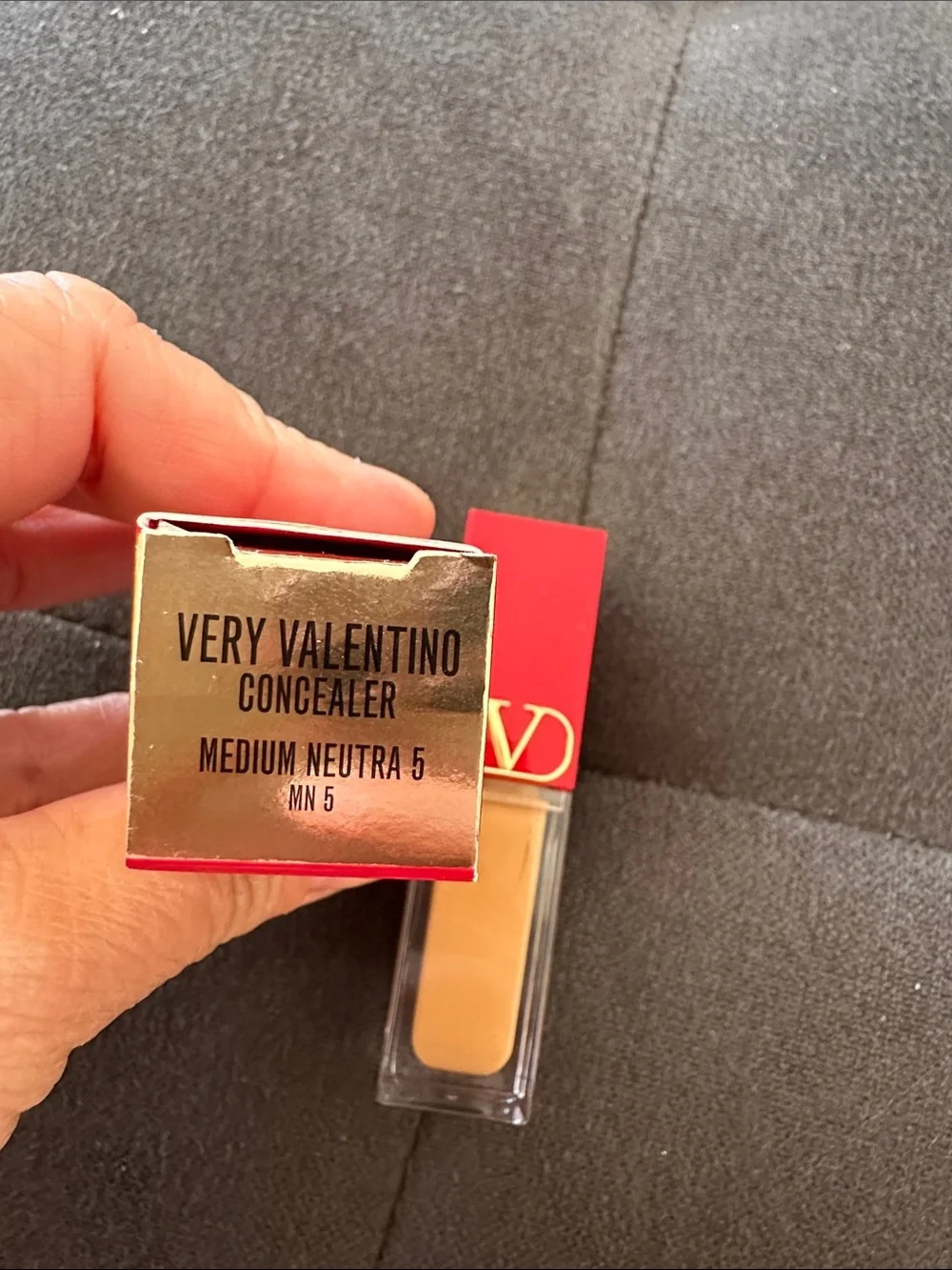 NIB Very Valentino Concealer-MN5 - Medium Neutra - all day light lasting conceal